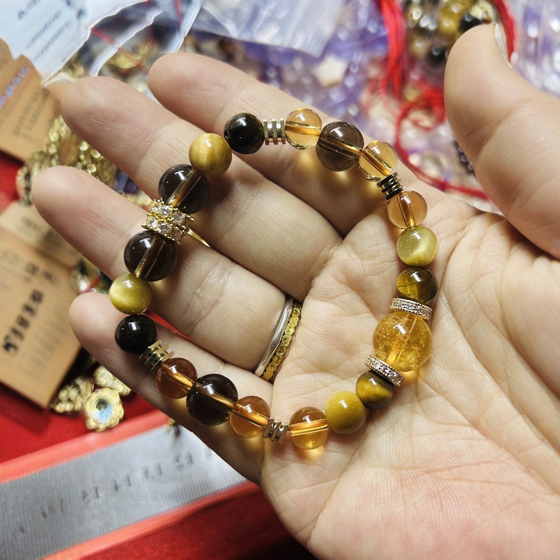 金運を引き寄せるブレスレットおすすめ15選！自分に合った石の種類や