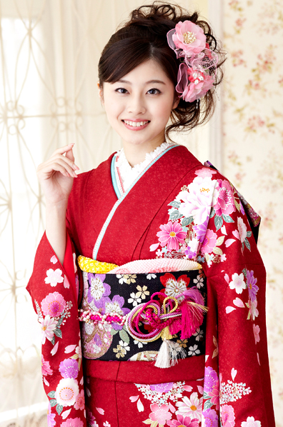 ☆赤地に黒ぼかしの大人なモダンふんわり花柄振袖 | MK振袖スタイル