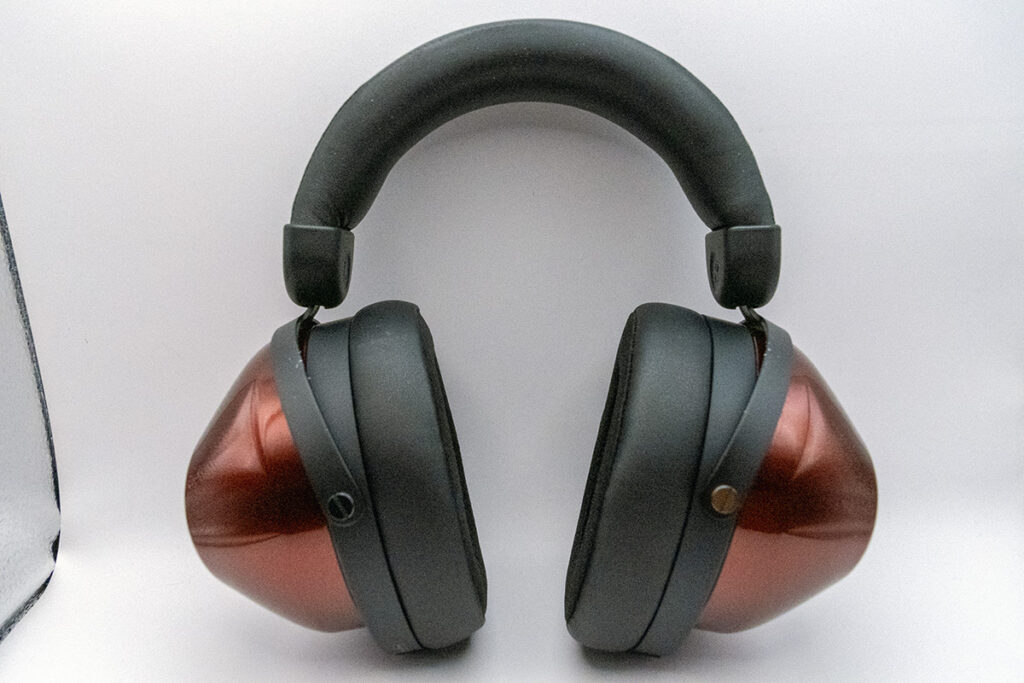 HiFiMAN HE-R9 レビュー】映像作品鑑賞で実力を発揮するヘッドフォン