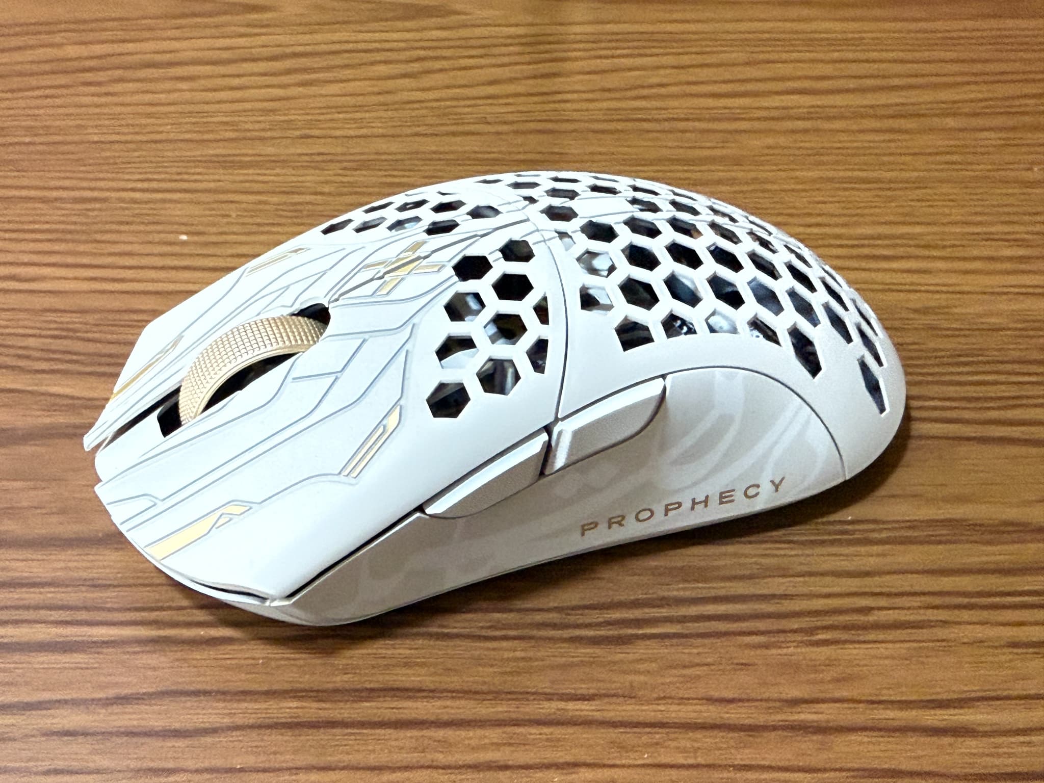 Finalmouse ULX Prophecy Clix レビュー｜デザインと機能性を持った最