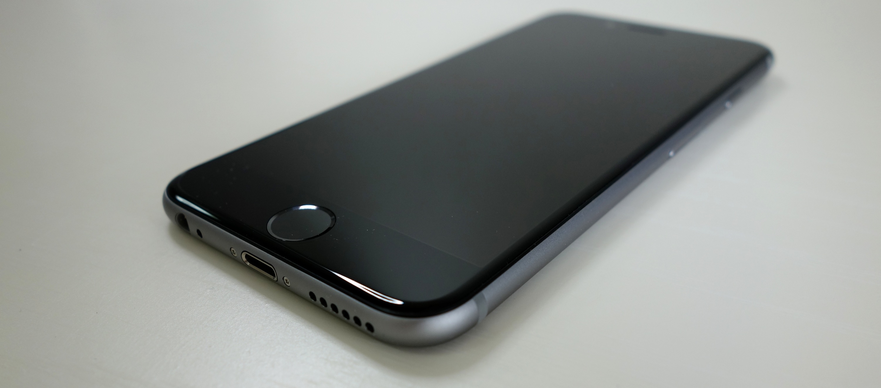 継ぎ目の無い一体感が魅力。iPhone 6「スペースグレイ」フォトレビュー