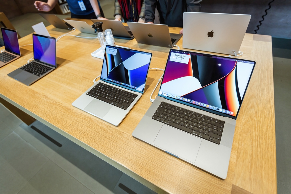 アップル、約20インチの折りたたみ有機ELをMacBook向けに開発か