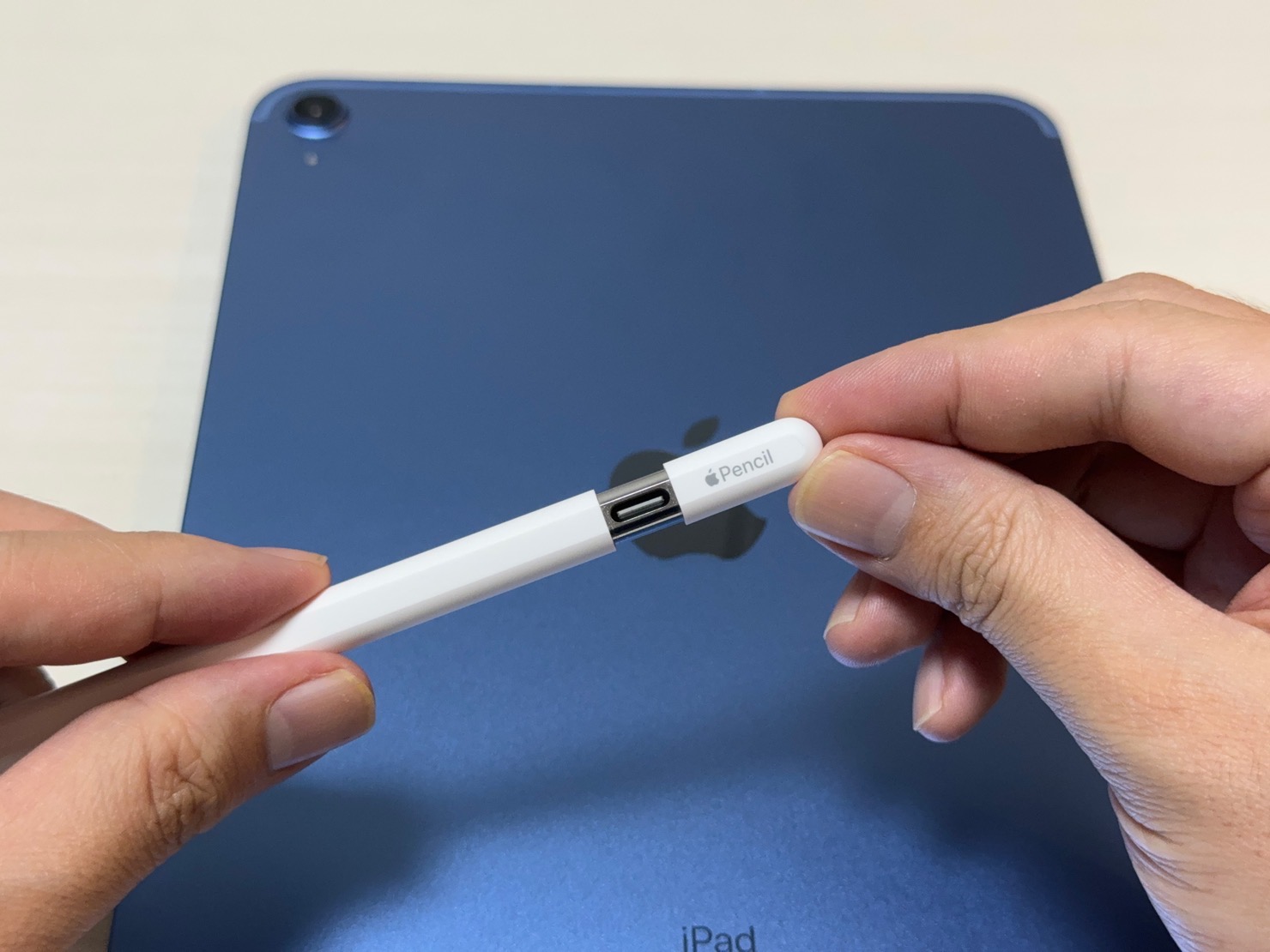 Apple Pencil(USB-C)、誰にオススメ？実機で充電方法や書き心地を試し