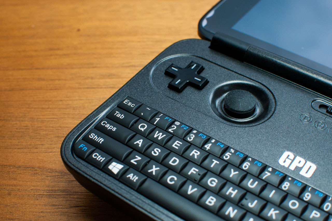 GPD WIN」今更ながら購入！超人気UMPCの新リビジョンはアルミシェルで