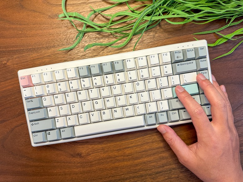 NiZ Mini84 Pro レビュー】無線接続対応で完璧に！唯一無二の打鍵感が