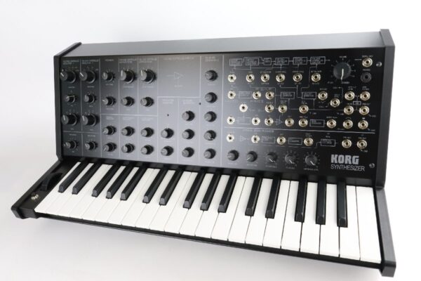 KORG コルグ TR76 シンセサイザー - 楽器の買取屋さん｜最短30分で出張