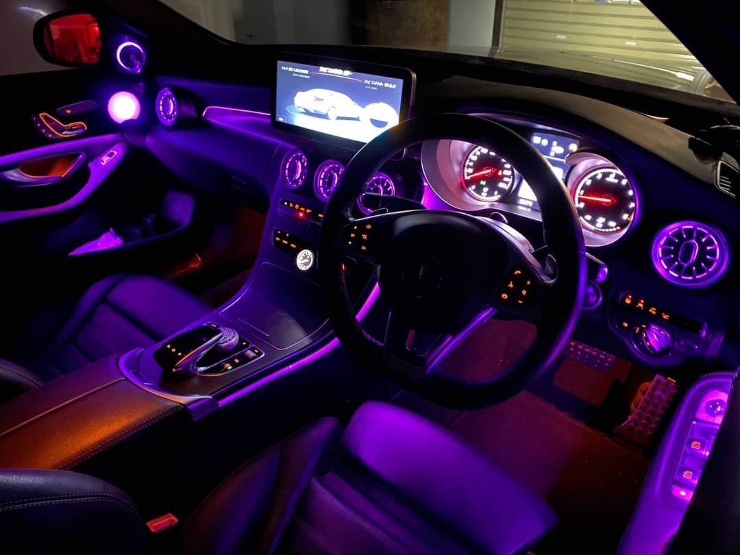 メルセデス・ベンツ Cクラス W205 アンビエントセット取付 - 町田の