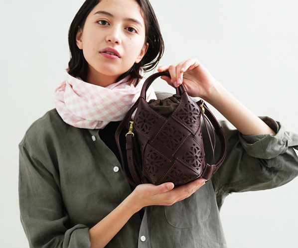 サスティナブルカットワーク ポシェット｜商品一覧 | 革財布、バッグの