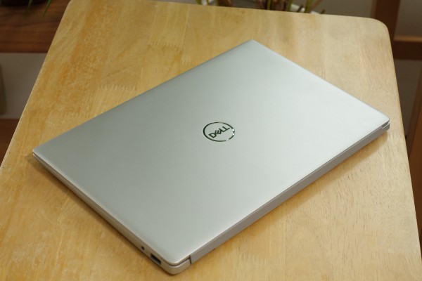 Inspiron 13 7000(7391)レビュー/デル史上初となる955gを実現した