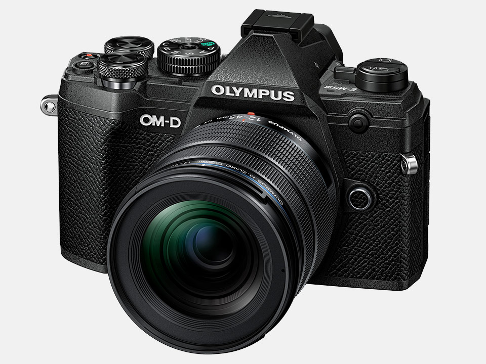 小型軽量で高性能、こんな標準ズームキットを待っていた「OLYMPUS OM-D