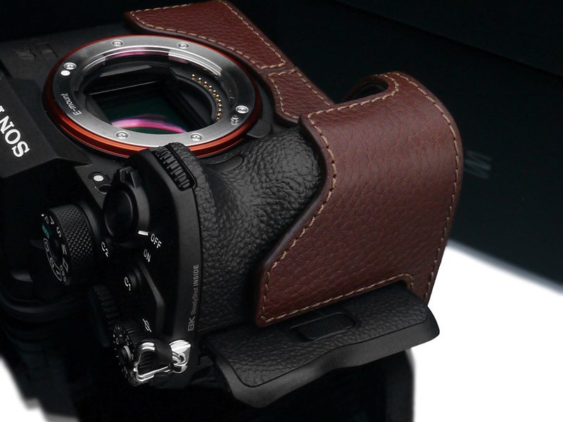レザーとメタルプレートでカメラを守るGARIZ本革カメラケースのソニー