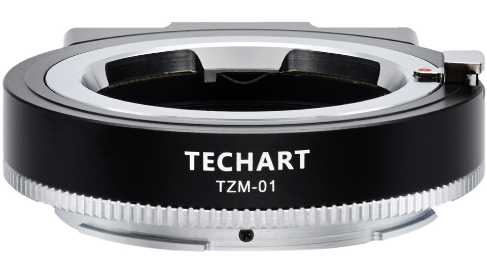 各社のレンズをニコンZシリーズのミラーレスへ装着できるAFユニット