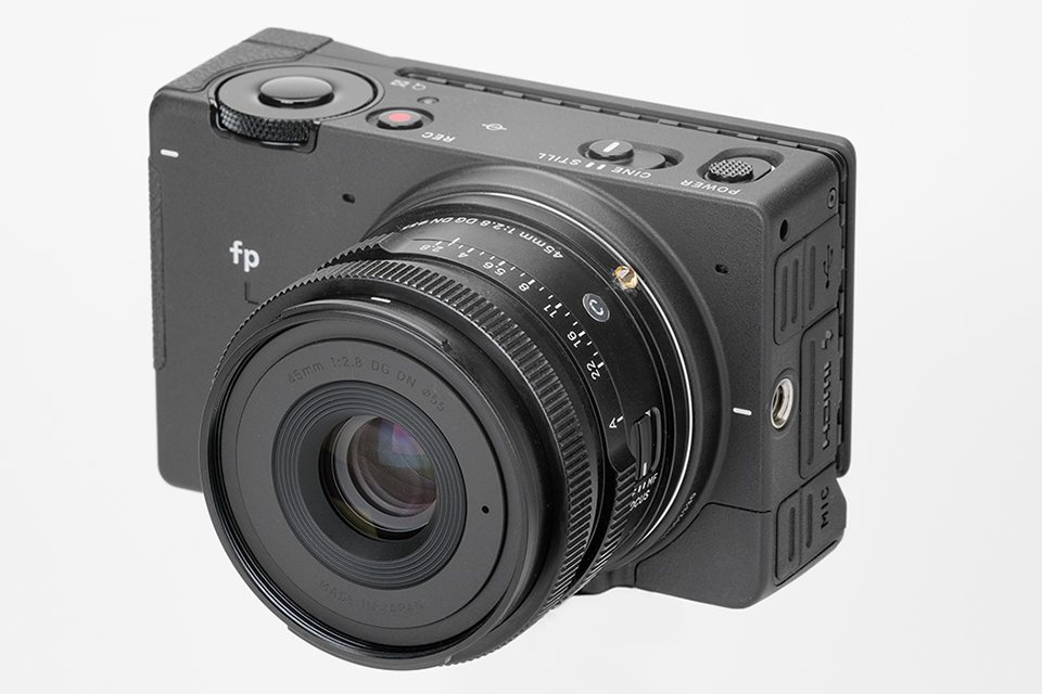 圧倒的に小さなフルサイズミラーレスが圧倒的な高精細画質を手に入れた