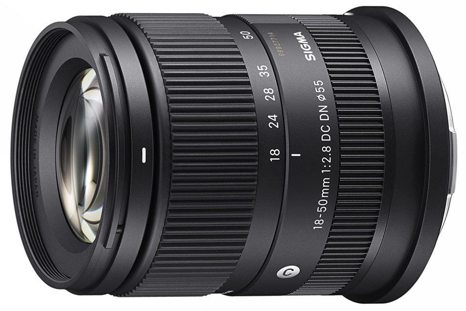 とことん小さなF2.8通しの大口径標準ズームレンズ「SIGMA 18-50mm F2.8