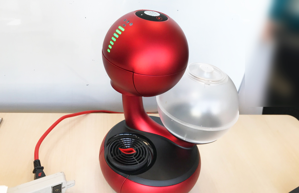 フォルムも機能も型破り! 「1台3味」のカプセル式コーヒーマシン