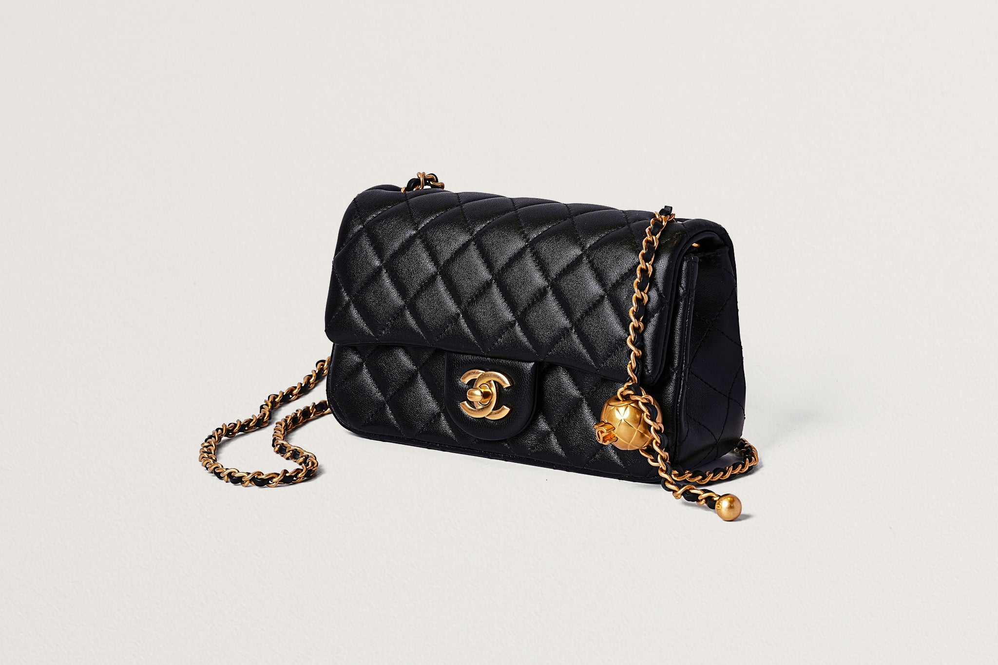 CHANEL マトラッセ ミニフラップバッグ20 ココボール – GINZA SATAKE