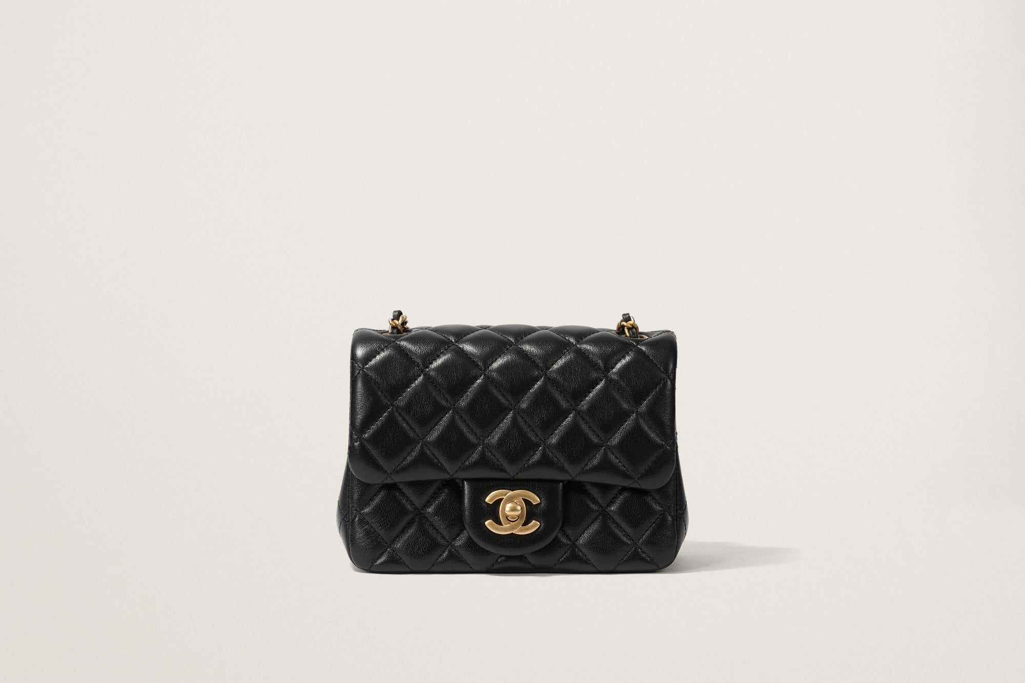 CHANEL マトラッセ ミニフラップ17ココボール バッグ – GINZA SATAKE