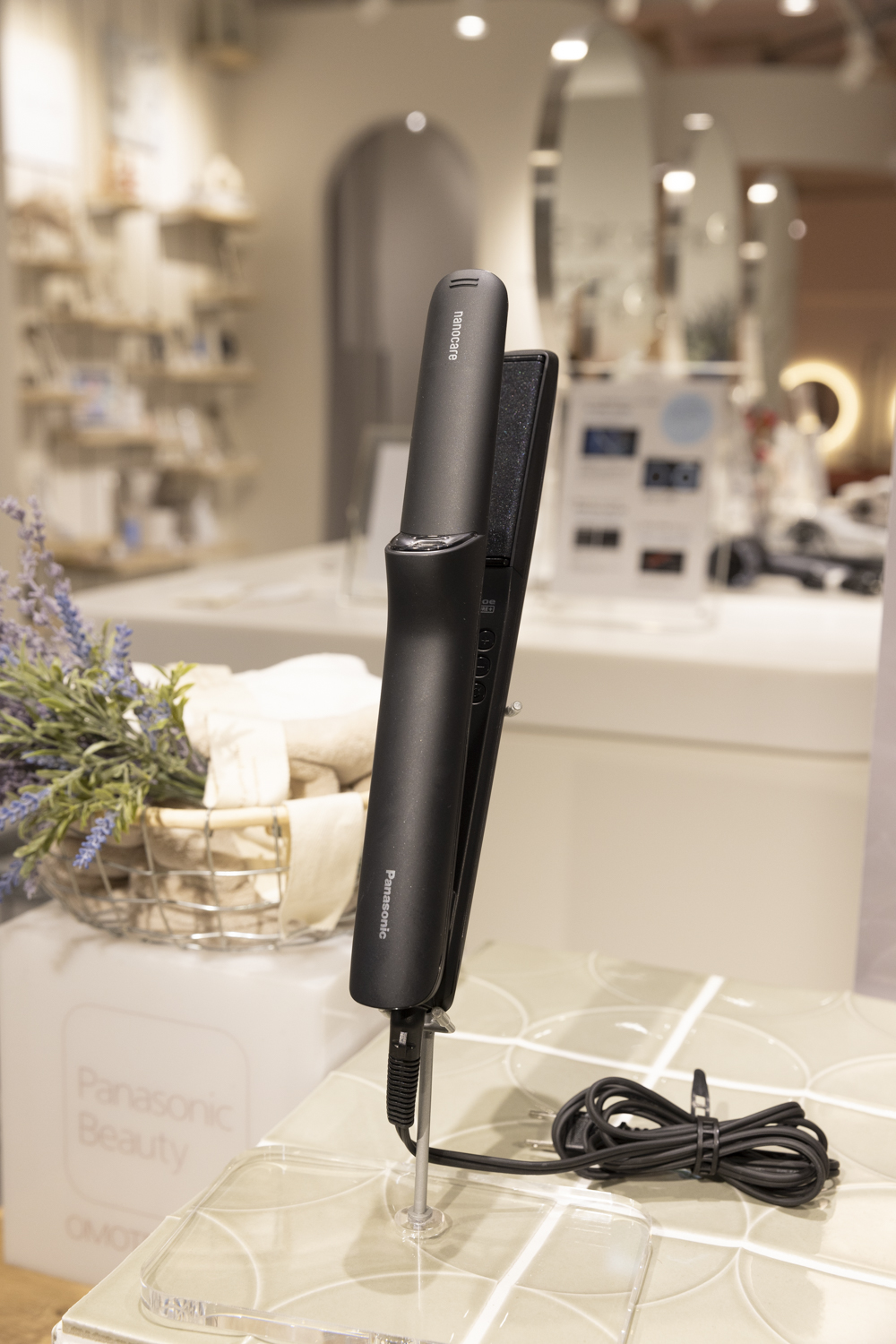 使うたびにうるおい→ツヤ髪に！高浸透ナノイー搭載のヘアアイロン体験