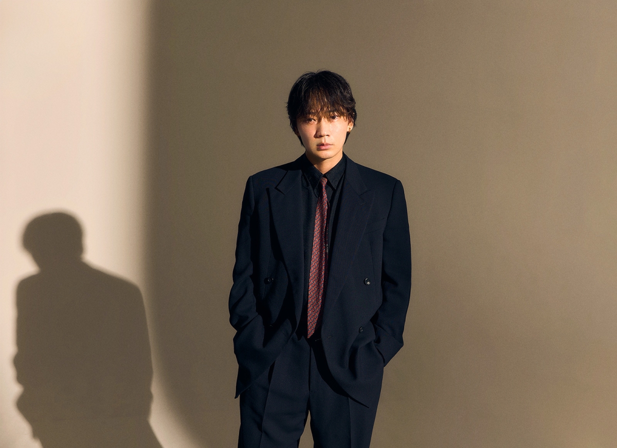 綾野剛の感情の出力先——。最新作に宿る“言葉の美しさ”に魅せられて