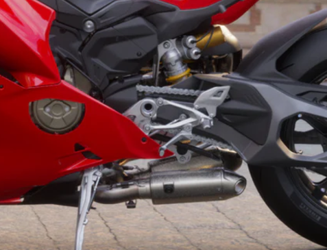 Ducati ヨーロッパ純正(アクラポビッチ) Panigale V4 2025 チタン