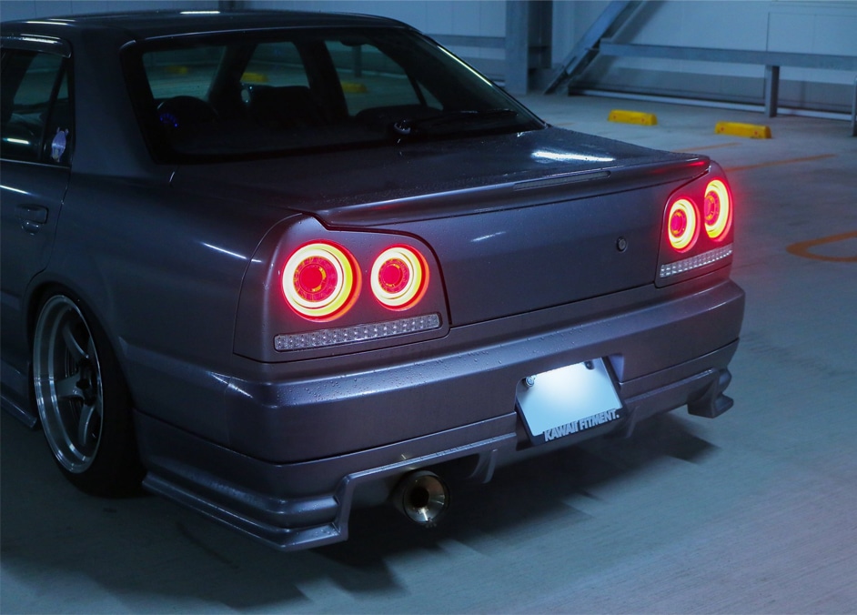 R34スカイライン 4ドア用テールランプ装着テスト実施