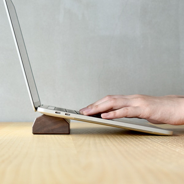 Laptop Stand Bar」パソコン作業をより快適に。据え置きタイプのノート