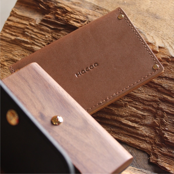 Flap Card Case」使うほどに愛着増す木と革の名刺入れ/北欧風デザイン