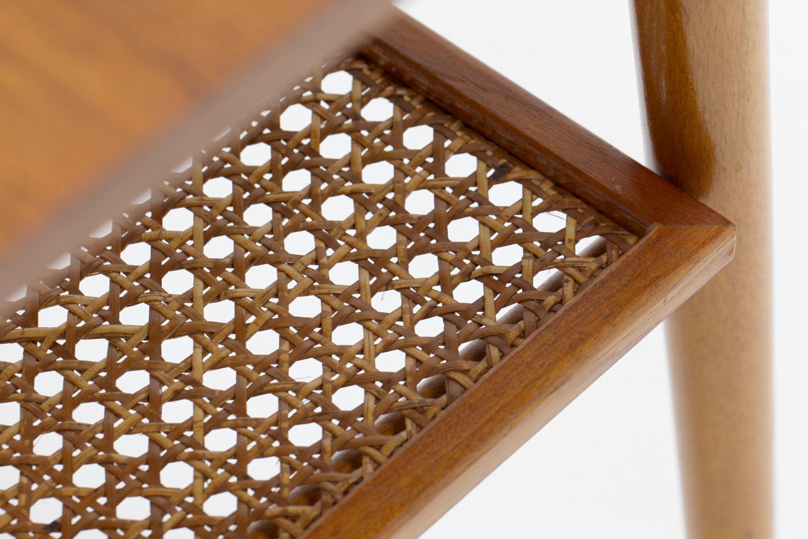 北欧 ヴィンテージ家具 サイドテーブル 籐の棚 スウェーデン | 北欧