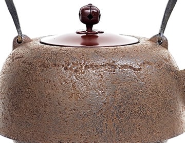 岩鋳 鉄瓶 23型南部肌（松つまみ） 1.9L 伝統工芸士4代目清末作 | 岩