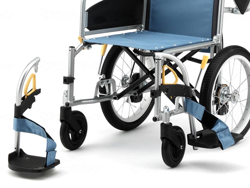 2月中旬以降順次出荷】NEO-2βW 介助用車椅子 肘掛け跳上げ 足台