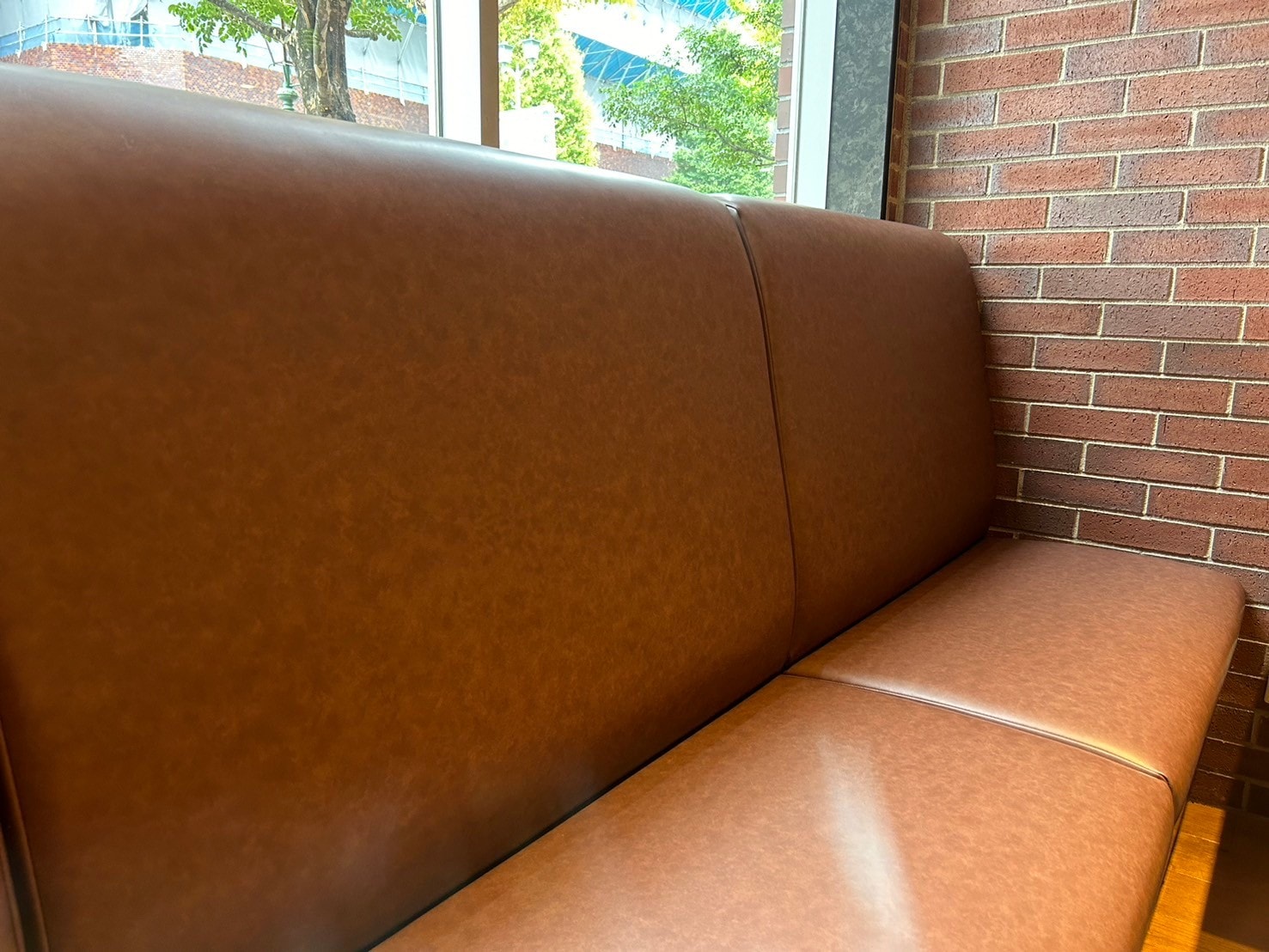 実店舗】自社カカオハスクをつかったカカオレザーを導入しました。