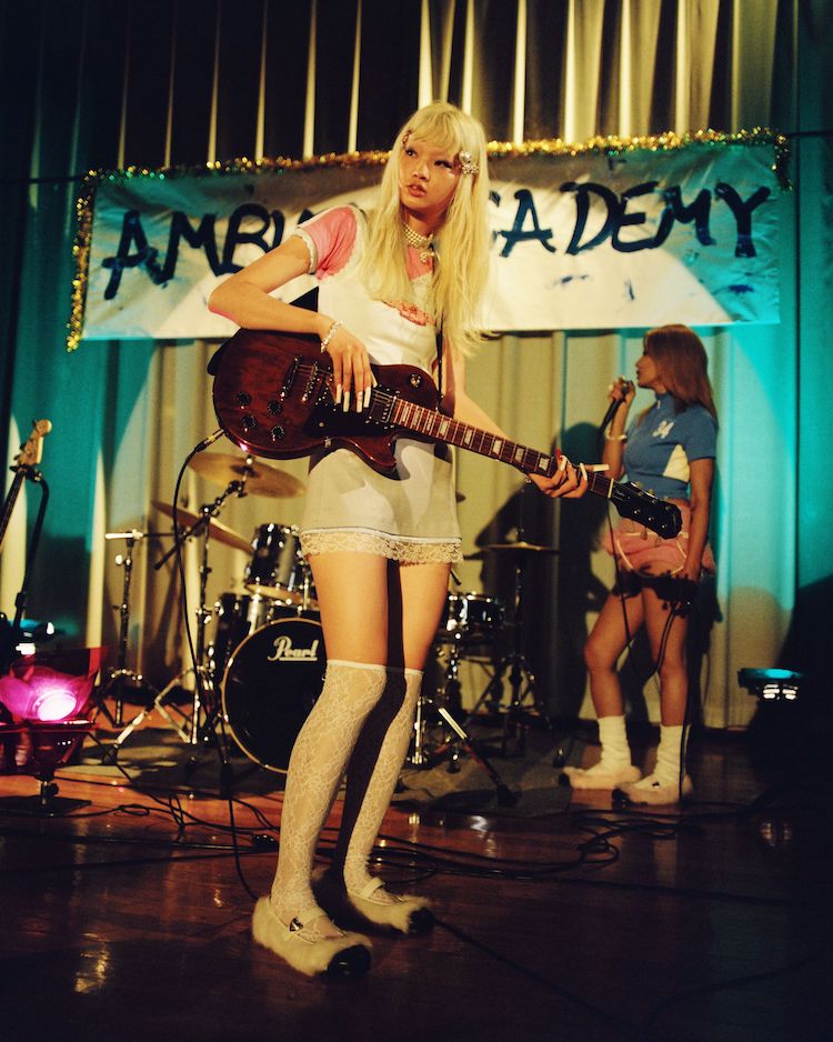 クラシカルなアイテムを自由に再解釈した、AMBUSH®とUGG®のコラボ