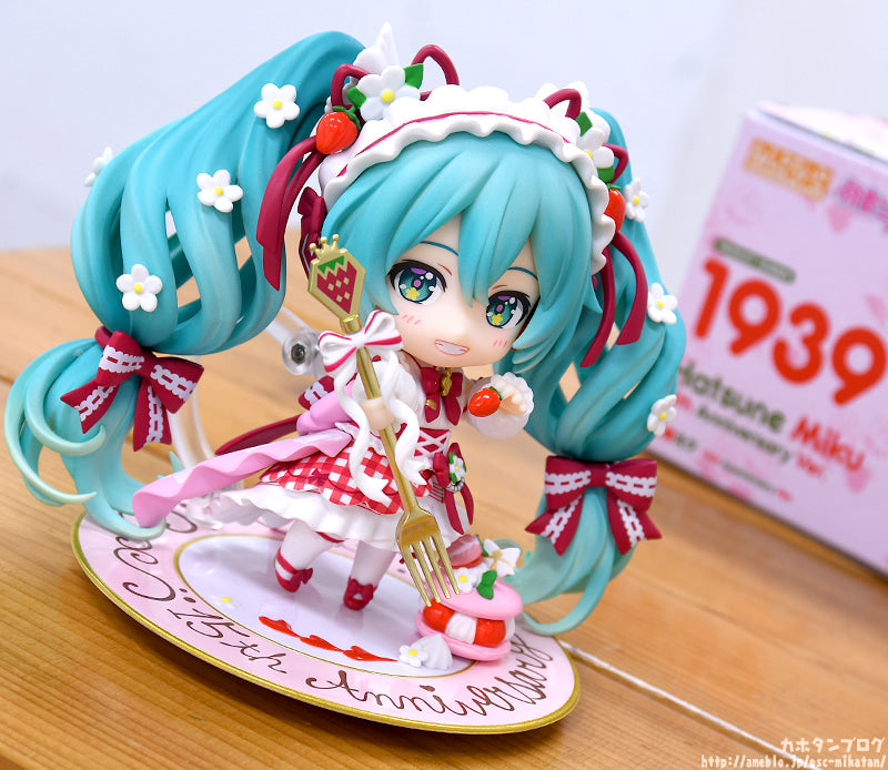 Nendoroid Hatsune Miku: 15th Anniversary Ver. - Good Smile Europe Ltd.