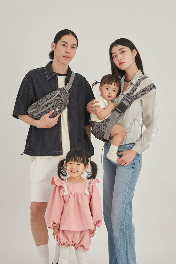 グスケット365抱っこ紐Plus【抱っこ紐+バッグ】グレーレオパード