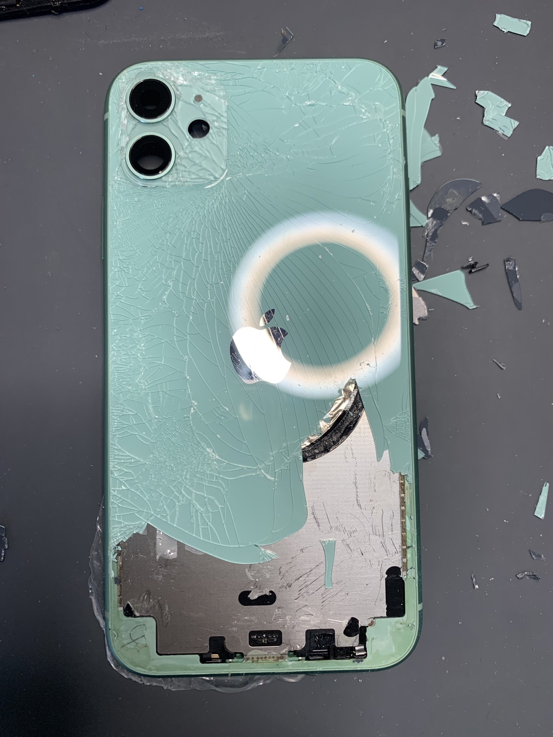 大阪市北区からiPhone11背面ガラス割れ修理依頼 | 大阪でiPhone・iPad