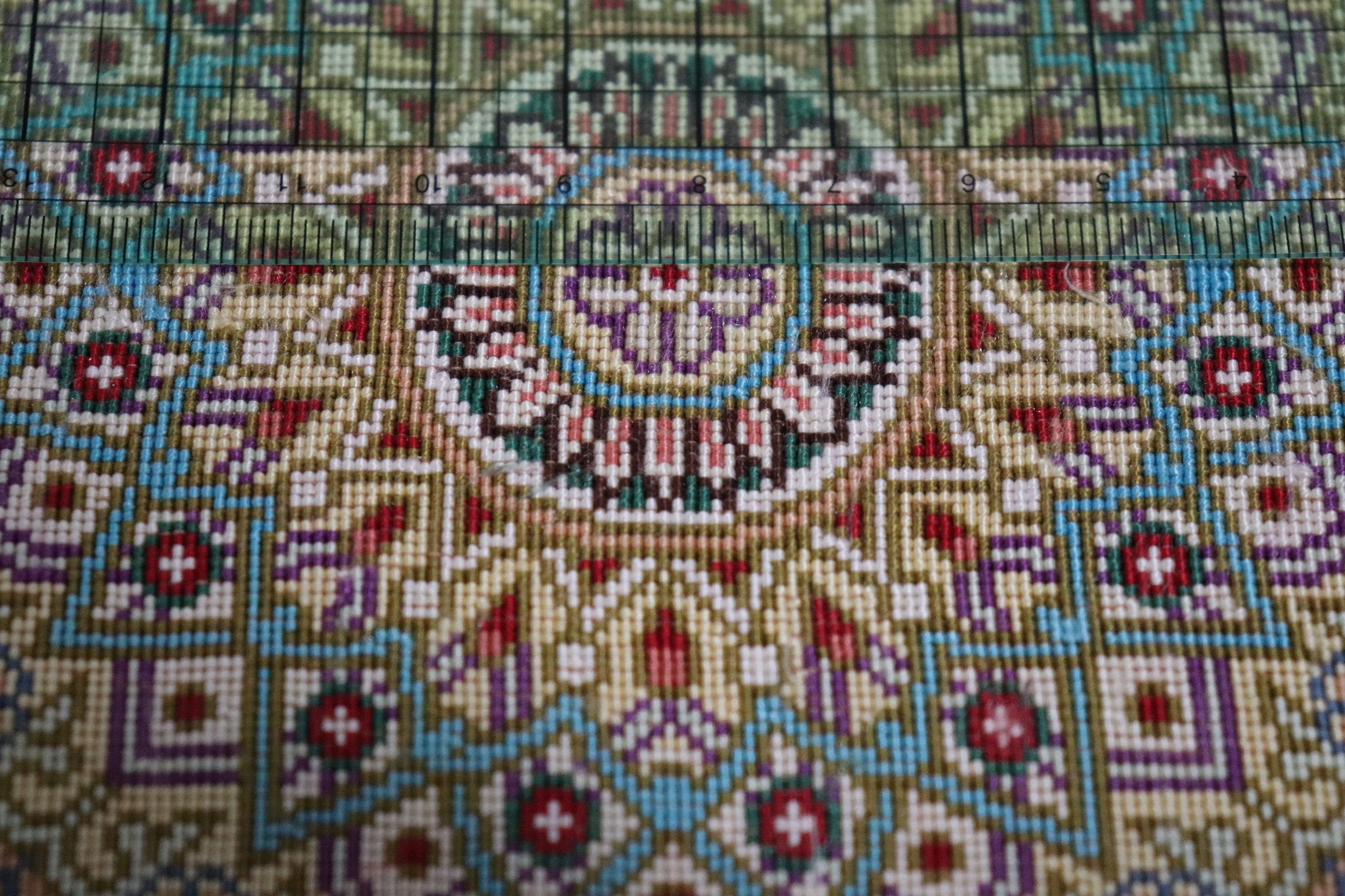 ペルシャ絨毯 クム産 シルク100% [セディギヤン工房] リビングサイズの