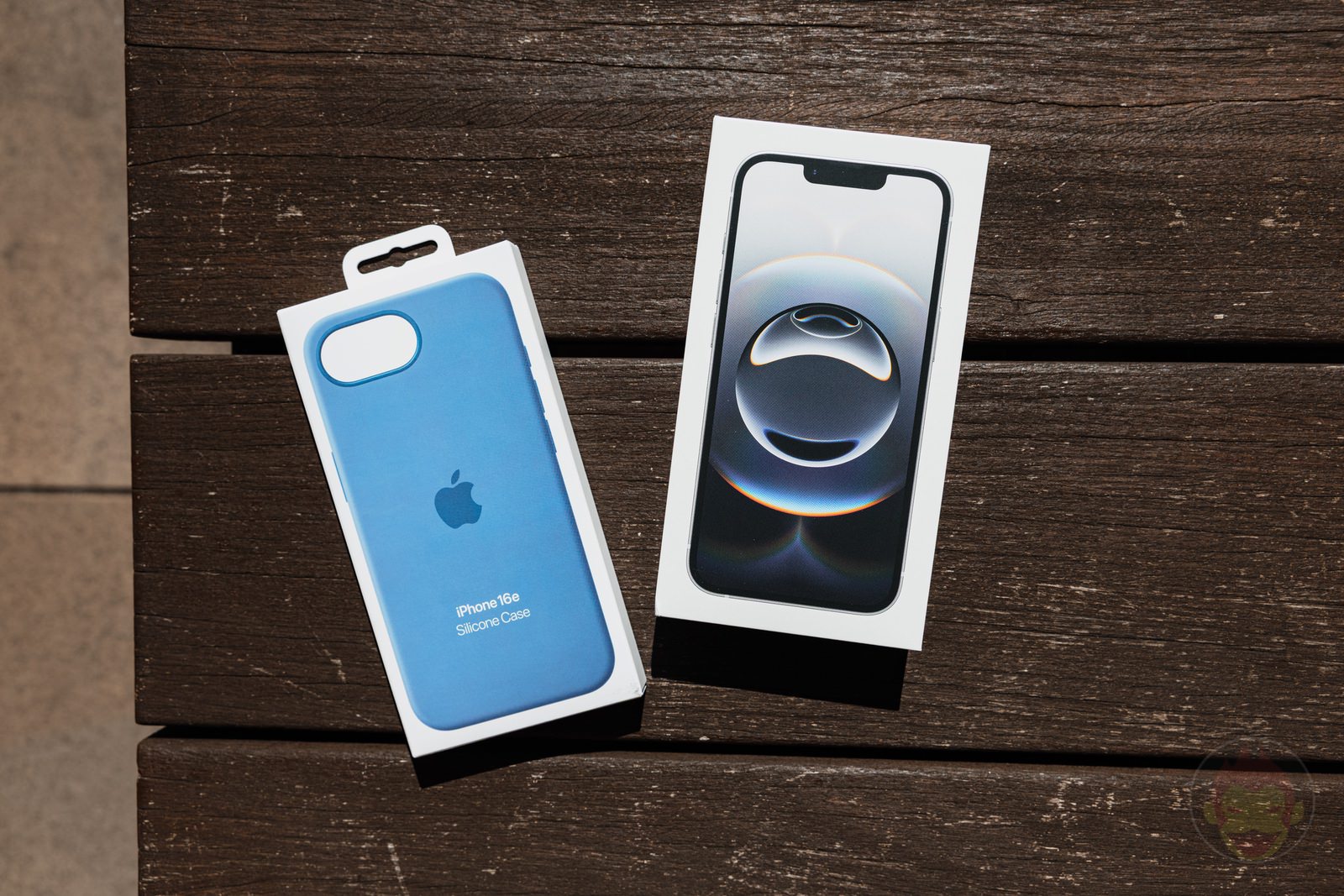 iPhone 16eホワイト、発売前に実機ハンズオン。シンプルで美しい