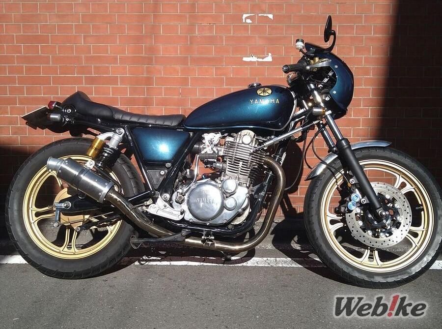 Enhancing Visibility and Vintage Vibes: Yamaha SR400 Custom