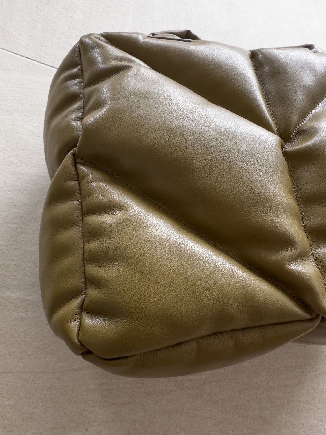 Small Quilting レザー ハンドバッグ