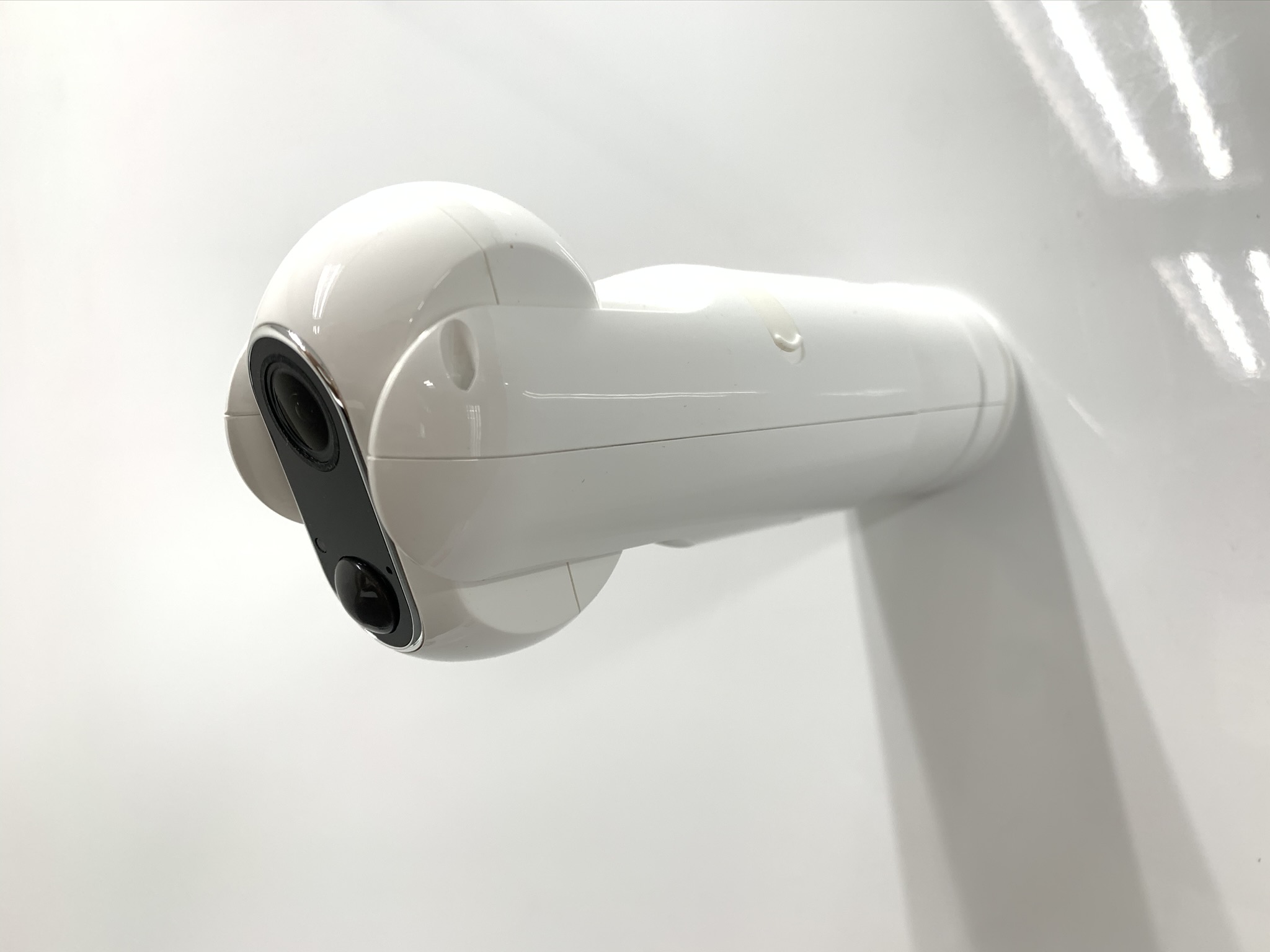 Ai 搭載セキュリティカメラ「Sticker-Eye」レビュー 電源不要、配線