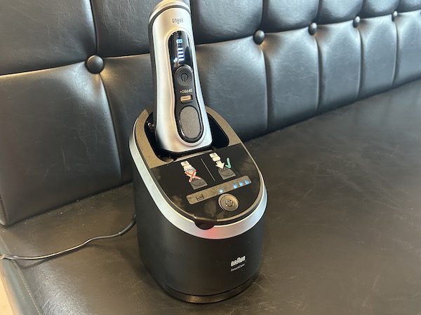 ブラウン電動シェーバーのお手入れ方法とは？自動アルコール洗浄使って