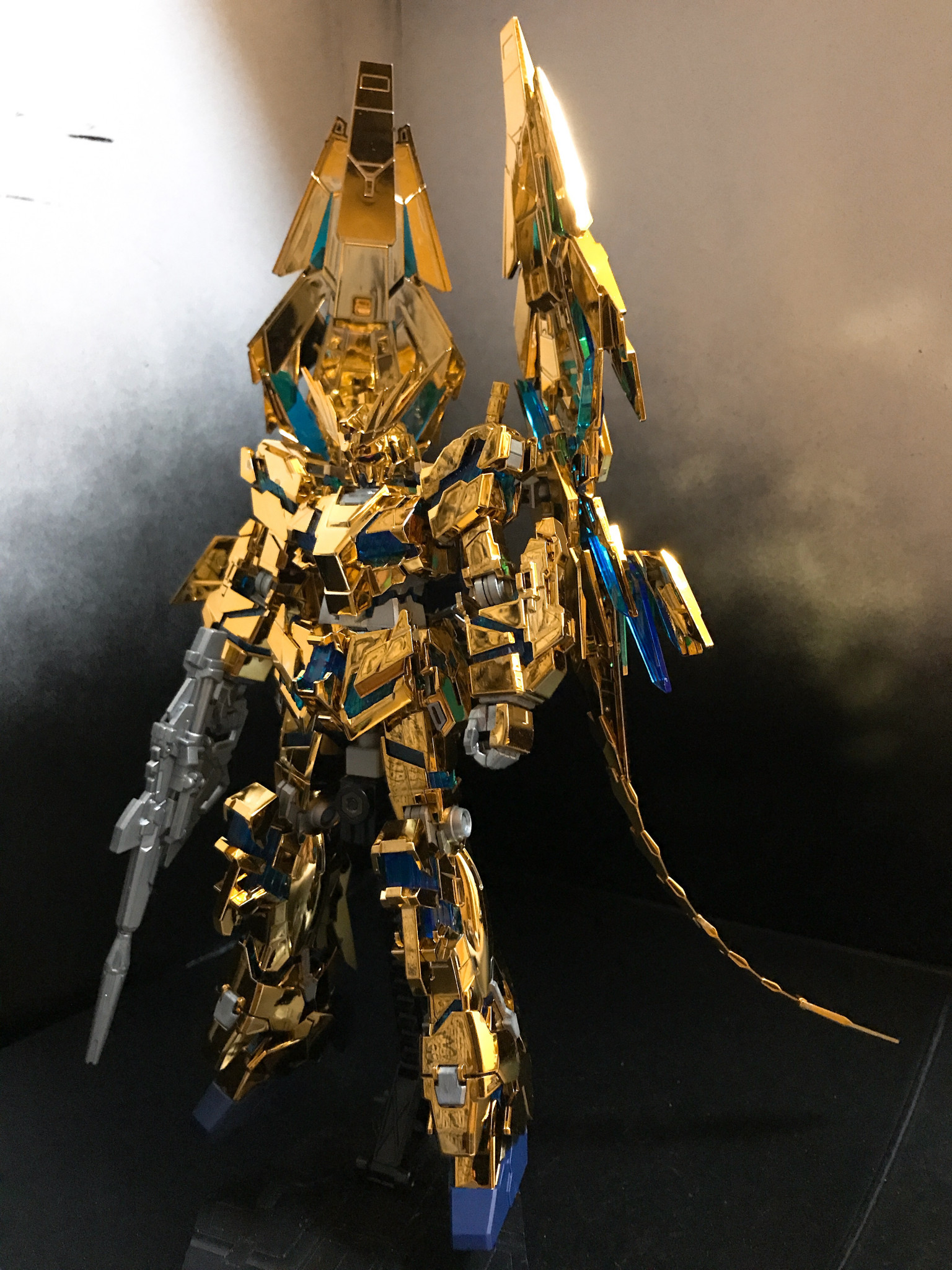 ユニコーンガンダム3号機フェネクス(ナラティブver.)[ゴールド