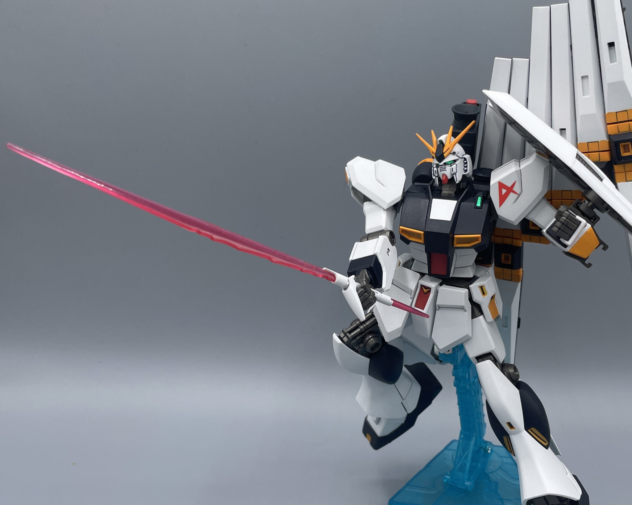 HGUC】νガンダム【筆塗り】｜キャンプラさんのガンプラ作品｜GUNSTA