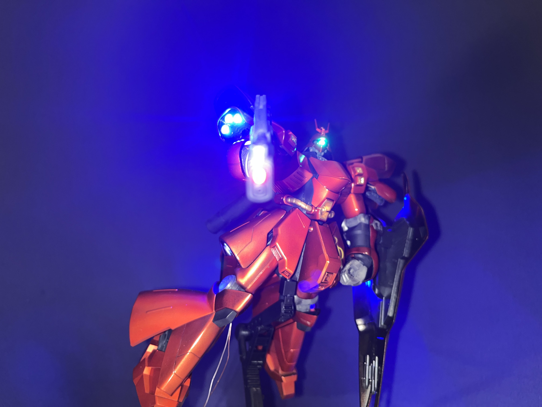 サザビー HG 電飾 キャンディ塗装｜あのーどさんのガンプラ作品