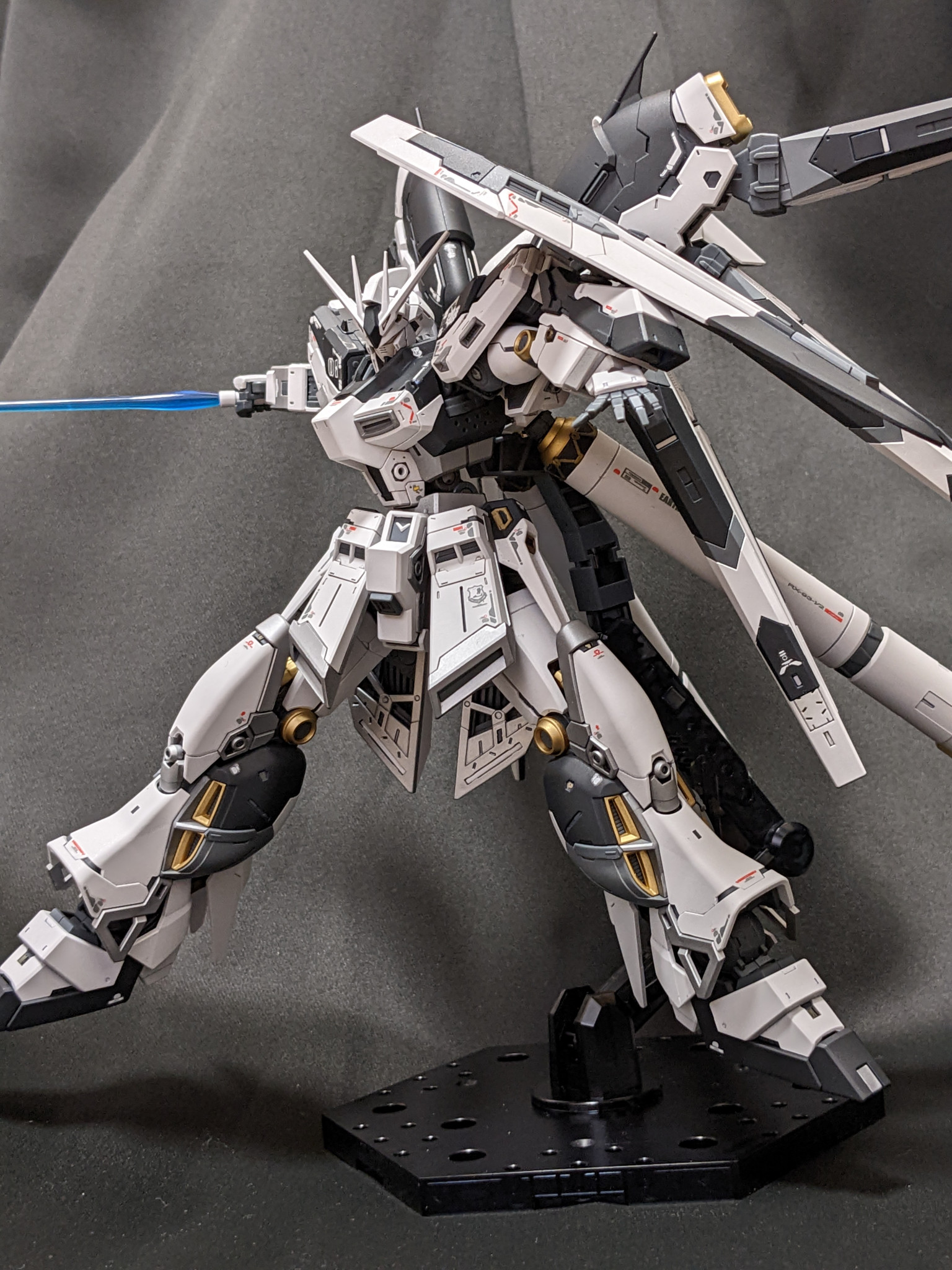 RG Hi-νガンダム 缶スプレー塗装｜Hacchi-Viperさんのガンプラ作品