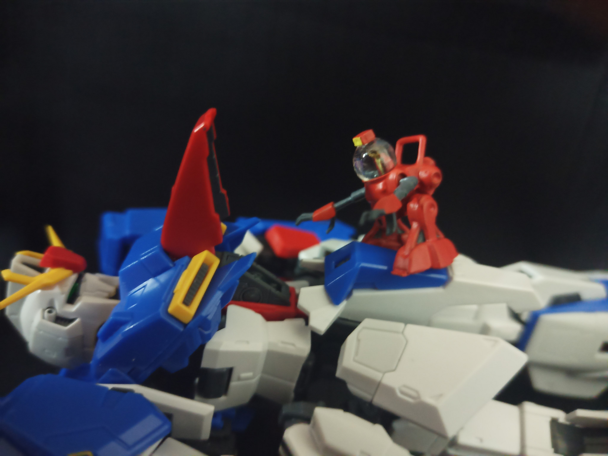 1/144プチ・モビルスーツ(B-CLUBレジンキット使用)｜hologramCOZさんの