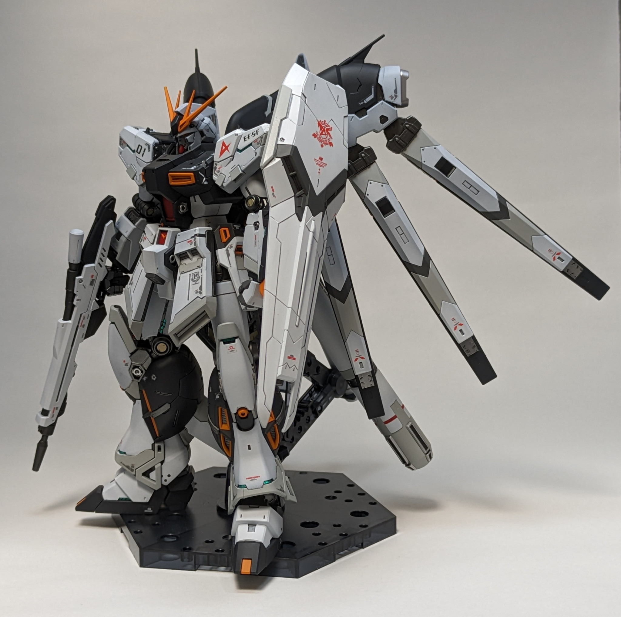 RG Hi-νガンダム 【νガンダムカラー】｜青葉さんのガンプラ作品