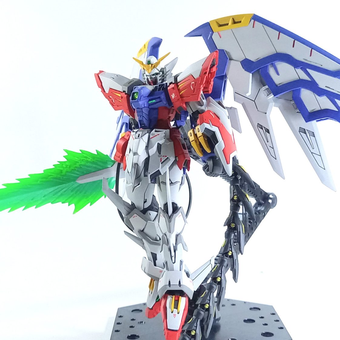 ガンダムエピオン(ウイングゼロカラー）｜ブレンボさんのガンプラ作品