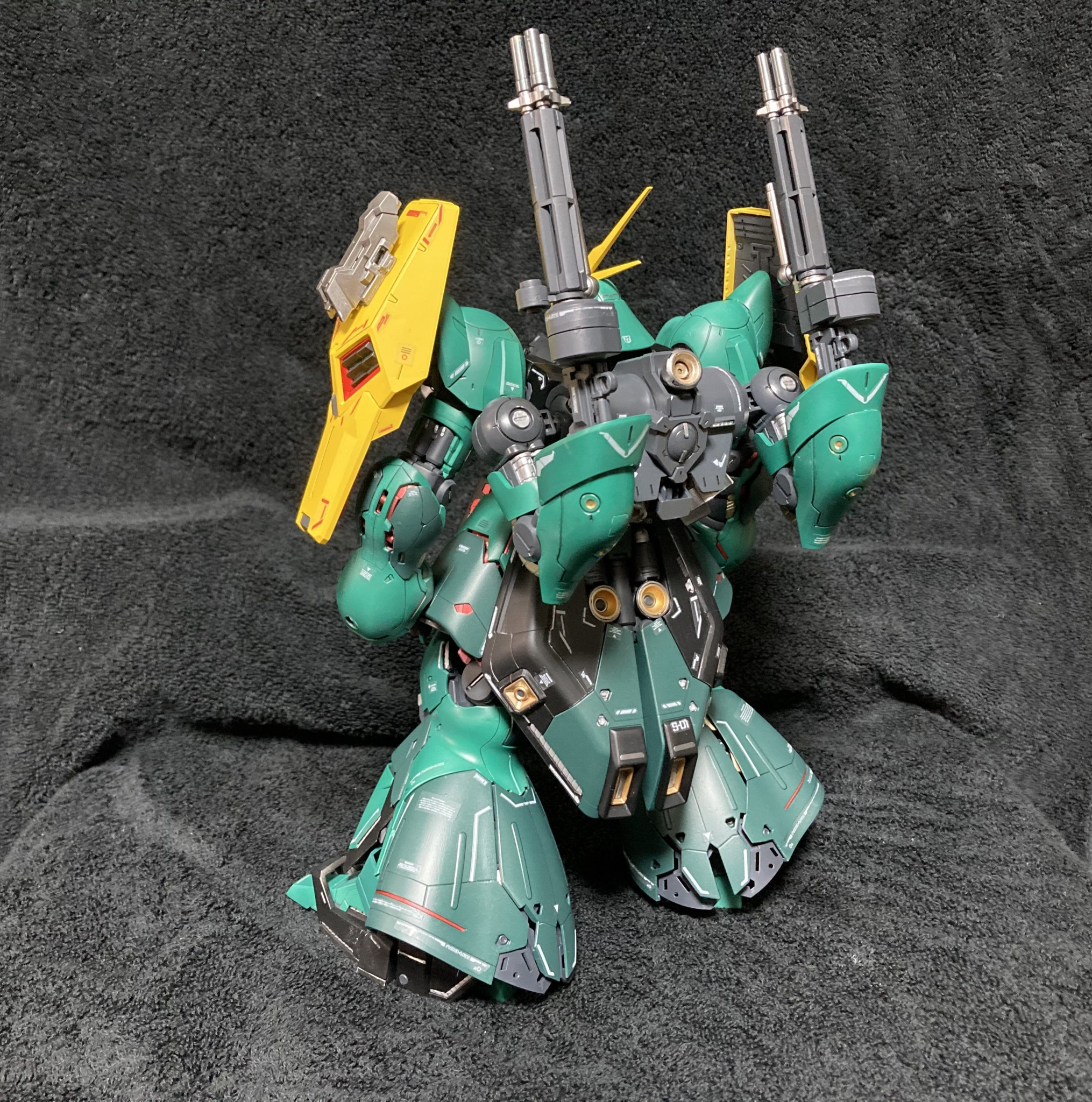 RE/100ヤクト・ドーガ＋MGサザビー ミキシング全塗装｜SOLIDさんの