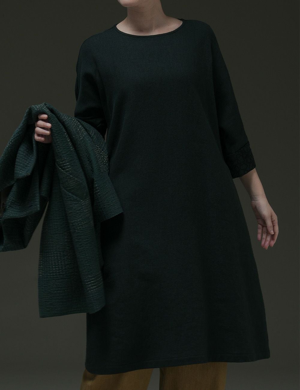 落ち葉刺繍ワンピース花楓（はなかえで） | 石見銀山 群言堂オンライン